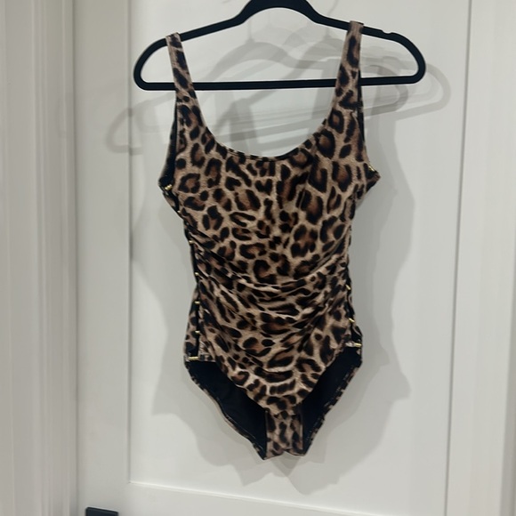 Carmen Marc Valvo Beaded Peek-A-Boo One Piece Swimsuit 12 leopard safari - Picture 3 of 7